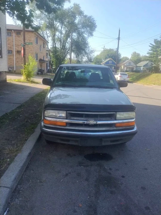 2000 Chevrolet S-10 - Image 2 of 6