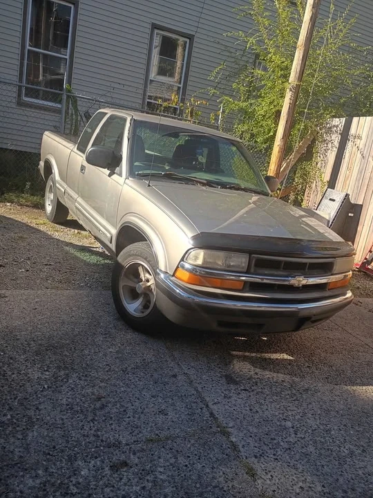 2000 Chevrolet S-10 - Image 3 of 6