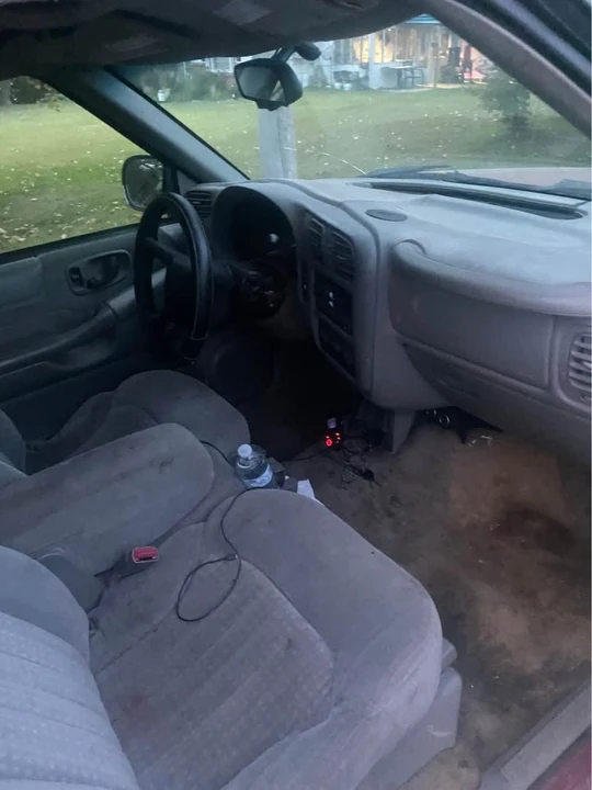 2000 Chevrolet S-10 - Image 4 of 4