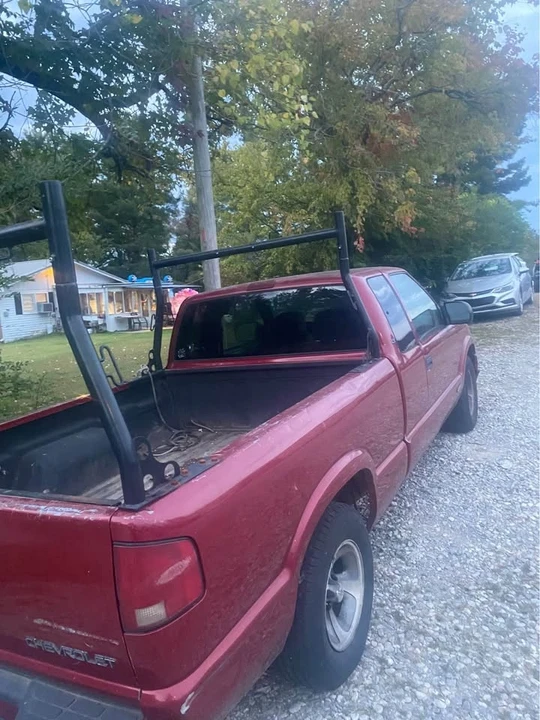 2000 Chevrolet S-10 - Image 3 of 4