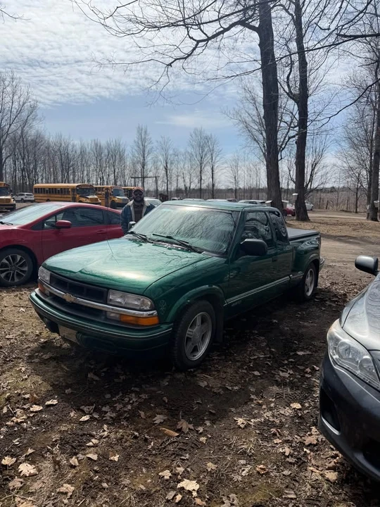 2000 Chevrolet S-10 Blazer 2nd Gen - Image 4 of 10