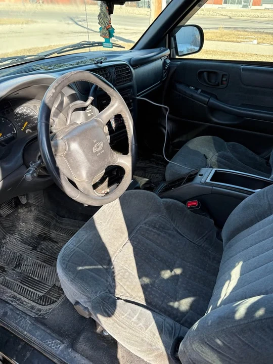 2000 Chevrolet S-10 - Image 5 of 8