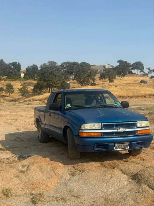 2000 Chevrolet S-10 - Image 5 of 5