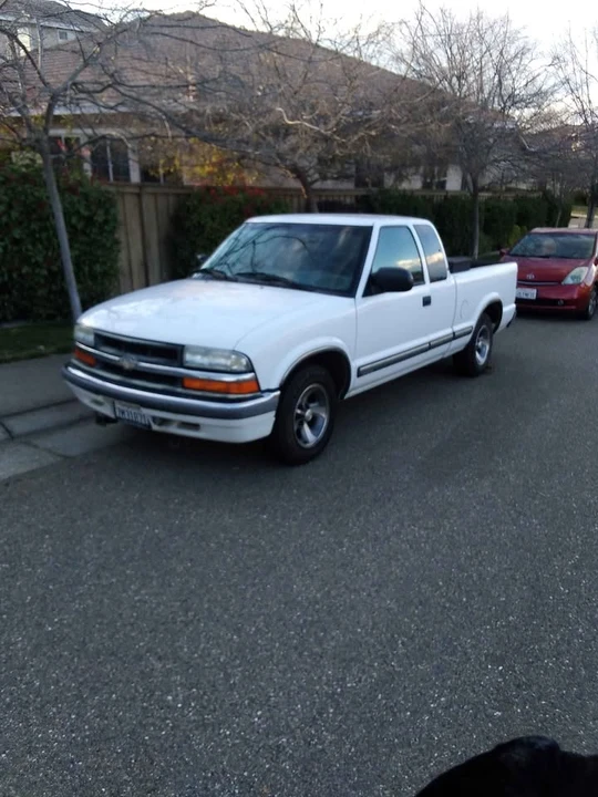2000 Chevrolet S-10 - Image 3 of 3