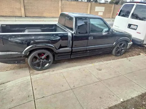 2000 Chevrolet S10 Extended Cab LS Pickup