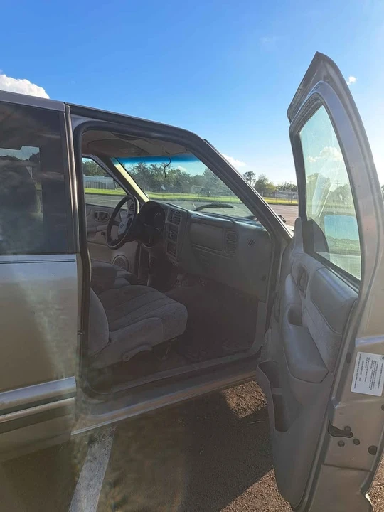 2000 Chevrolet S-10 - Image 8 of 8
