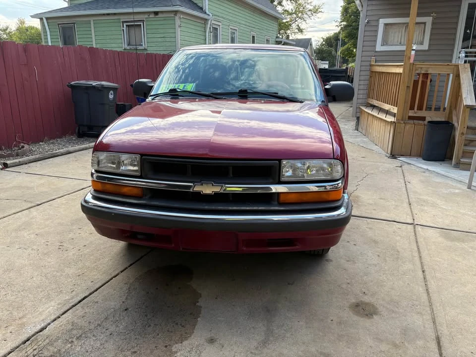 2000 Chevrolet S-10 - Image 2 of 8
