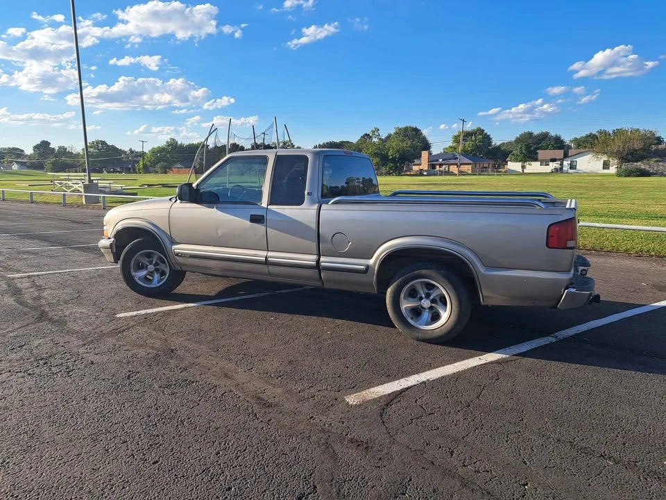 2000 Chevrolet S-10 - Image 4 of 8