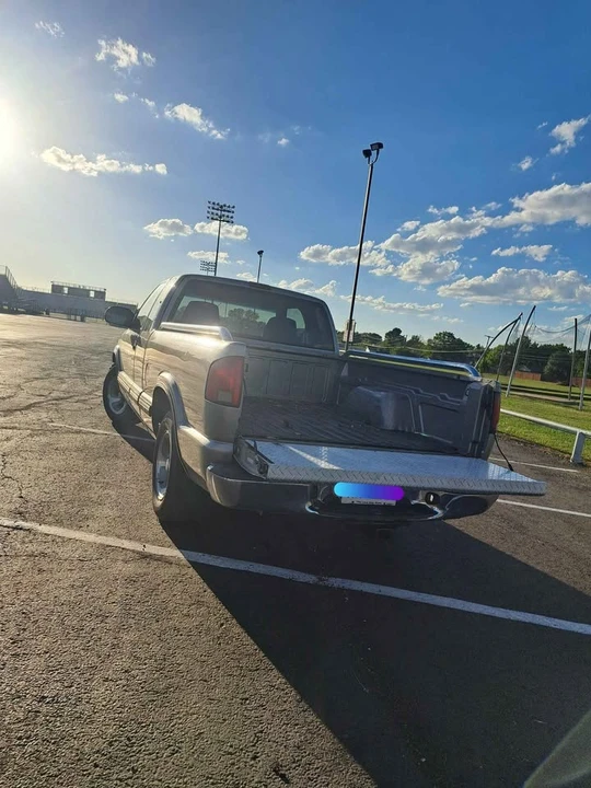 2000 Chevrolet S-10 - Image 5 of 8