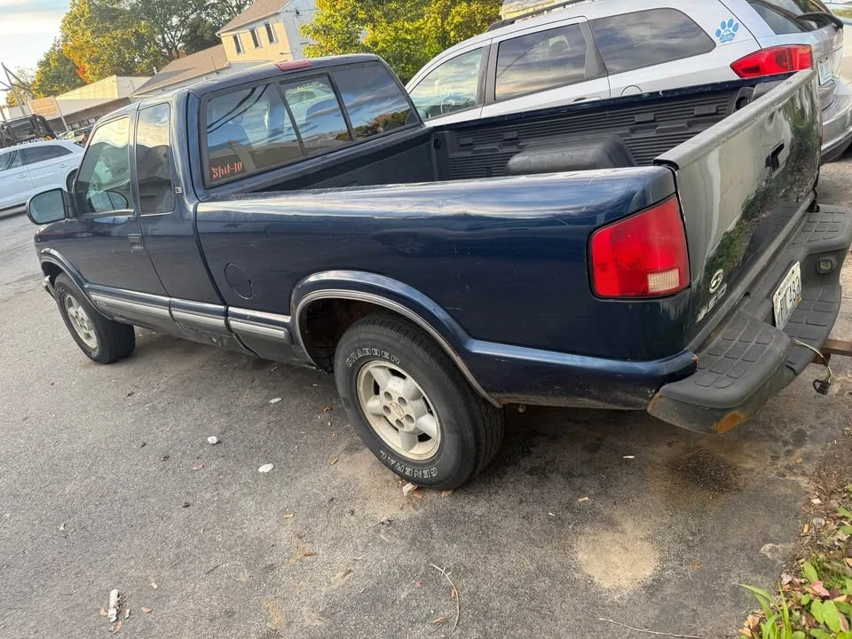 2000 Chevrolet S-10 - Image 3 of 9