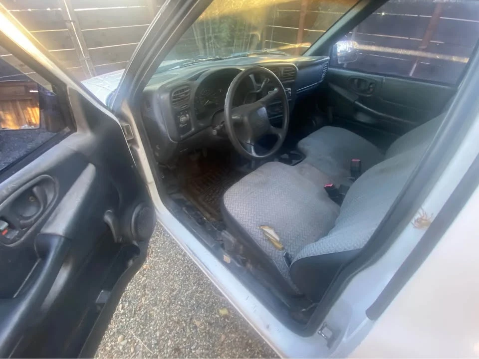 2000 Chevrolet S-10 - Image 4 of 4