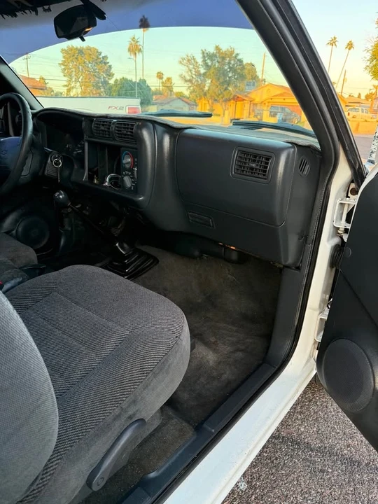 2000 Chevrolet S-10 - Image 9 of 9