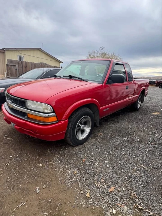 2000 Chevrolet S-10 - Image 2 of 7