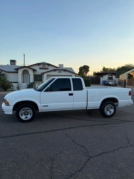 2000 Chevrolet S-10 - Image 3 of 9