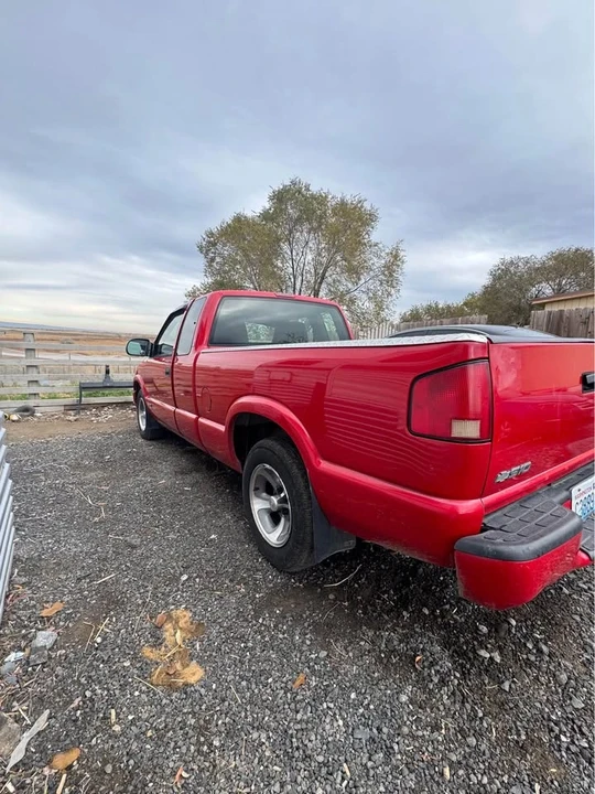 2000 Chevrolet S-10 - Image 4 of 7