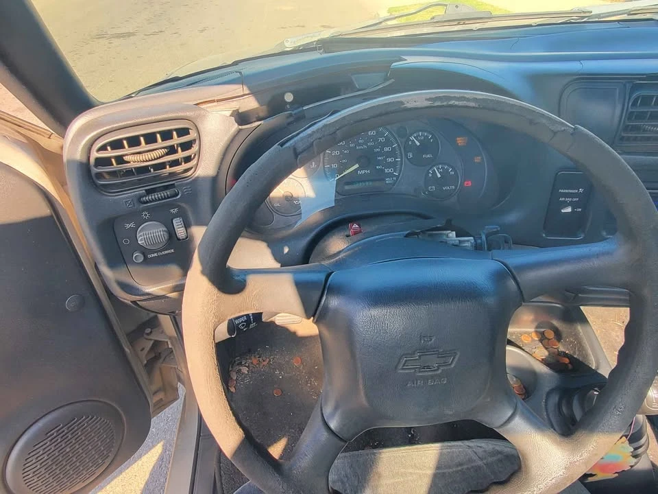 2000 Chevrolet S-10 - Image 3 of 6