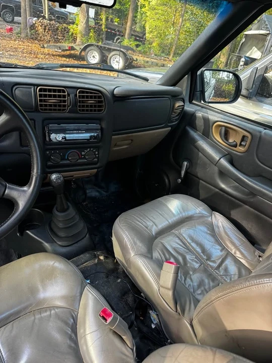 2000 Chevrolet S-10 - Image 5 of 5
