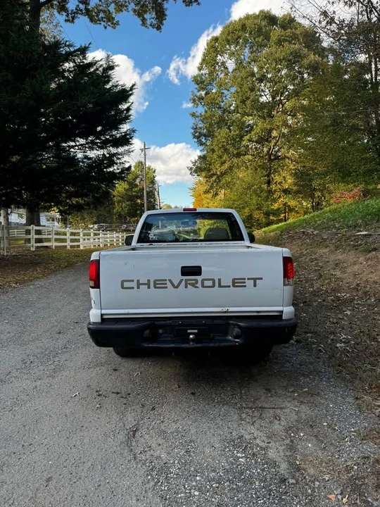 2000 Chevrolet S-10 - Image 3 of 5