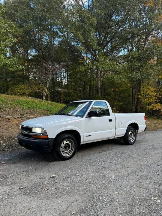 2000 Chevrolet S-10 - Image 2 of 5