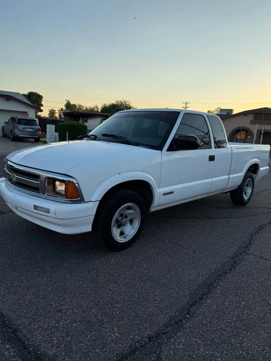 2000 Chevrolet S-10 - Image 4 of 9
