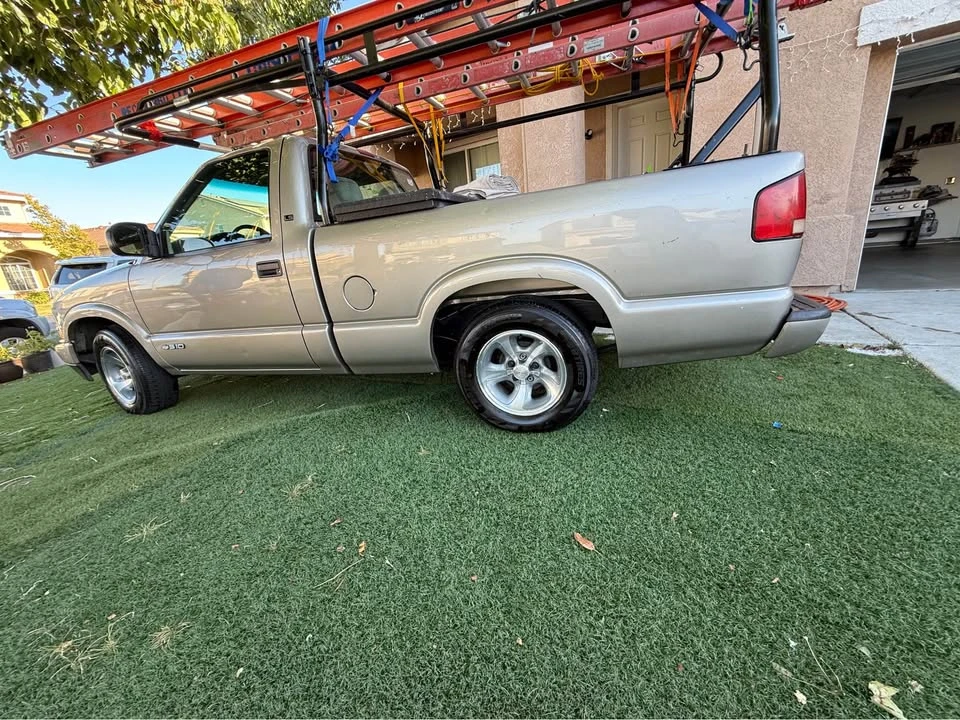 2000 Chevrolet S-10 - Image 5 of 8