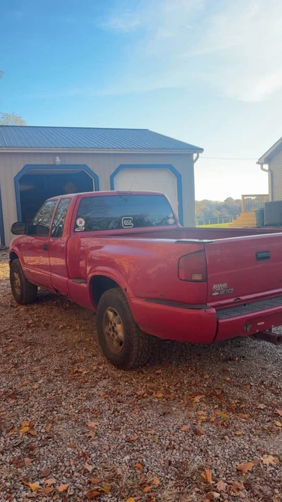 2000 Chevrolet S-10 - Image 2 of 6