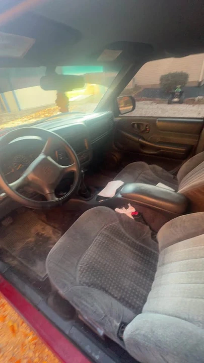 2000 Chevrolet S-10 - Image 5 of 6
