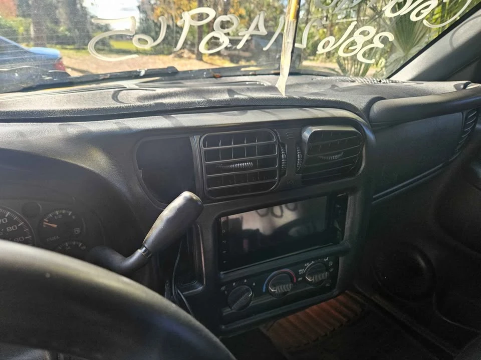 2000 Chevrolet S-10 - Image 7 of 9