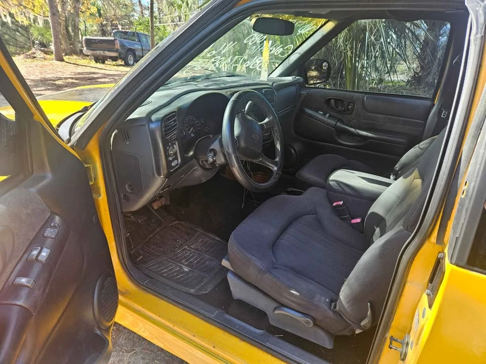 2000 Chevrolet S-10 - Image 6 of 9