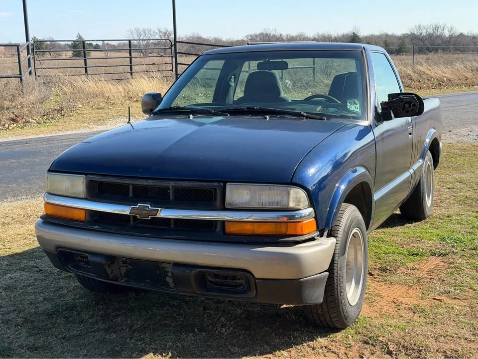 2000 Chevrolet S-10 - Image 2 of 7