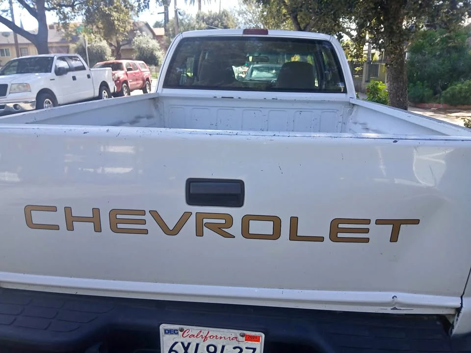 2000 Chevrolet S-10 - Image 2 of 4