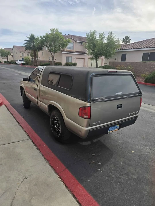 2000 Chevrolet S-10 - Image 11 of 12