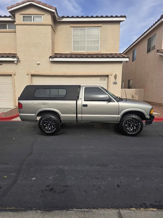 2000 Chevrolet S-10 - Image 9 of 12
