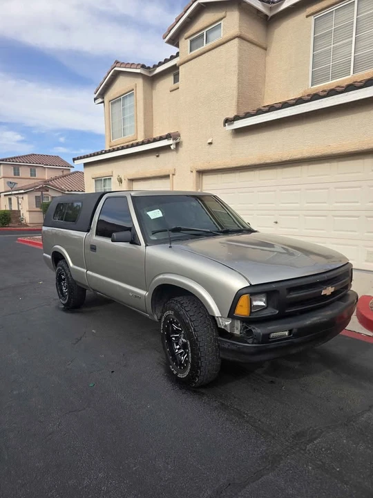 2000 Chevrolet S-10 - Image 10 of 12