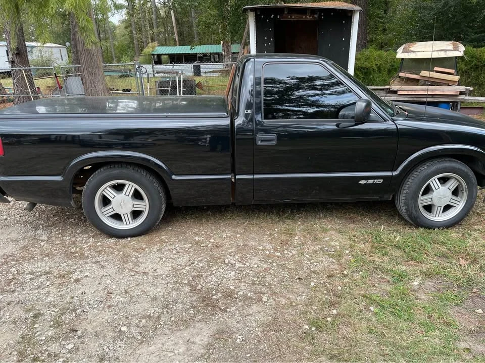 2000 Chevrolet S-10 - Image 2 of 5