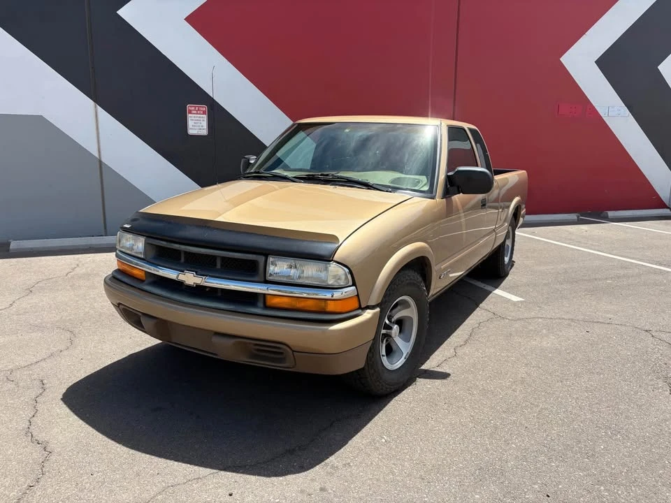 2000 Chevrolet S-10 - Image 2 of 10