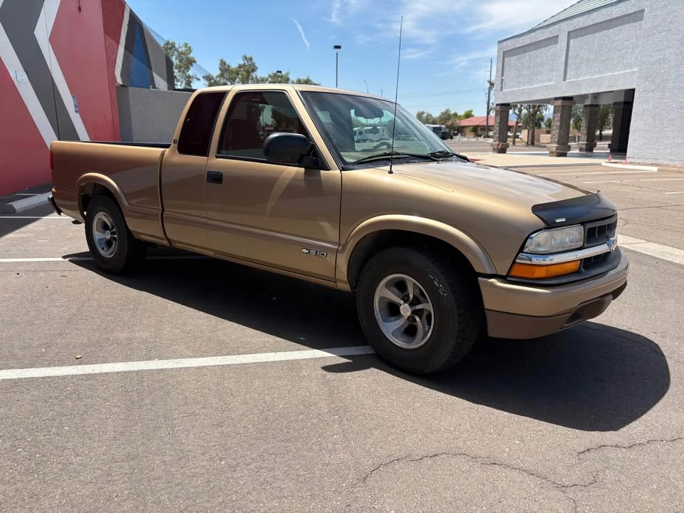 2000 Chevrolet S-10 - Image 3 of 10