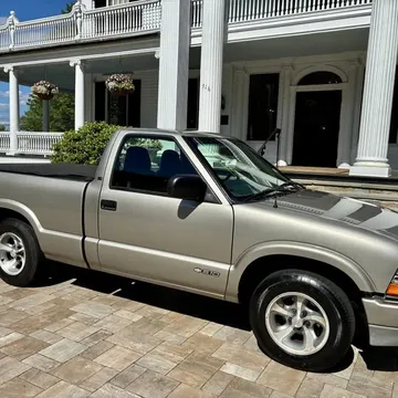 2000 Chevrolet S10 LS