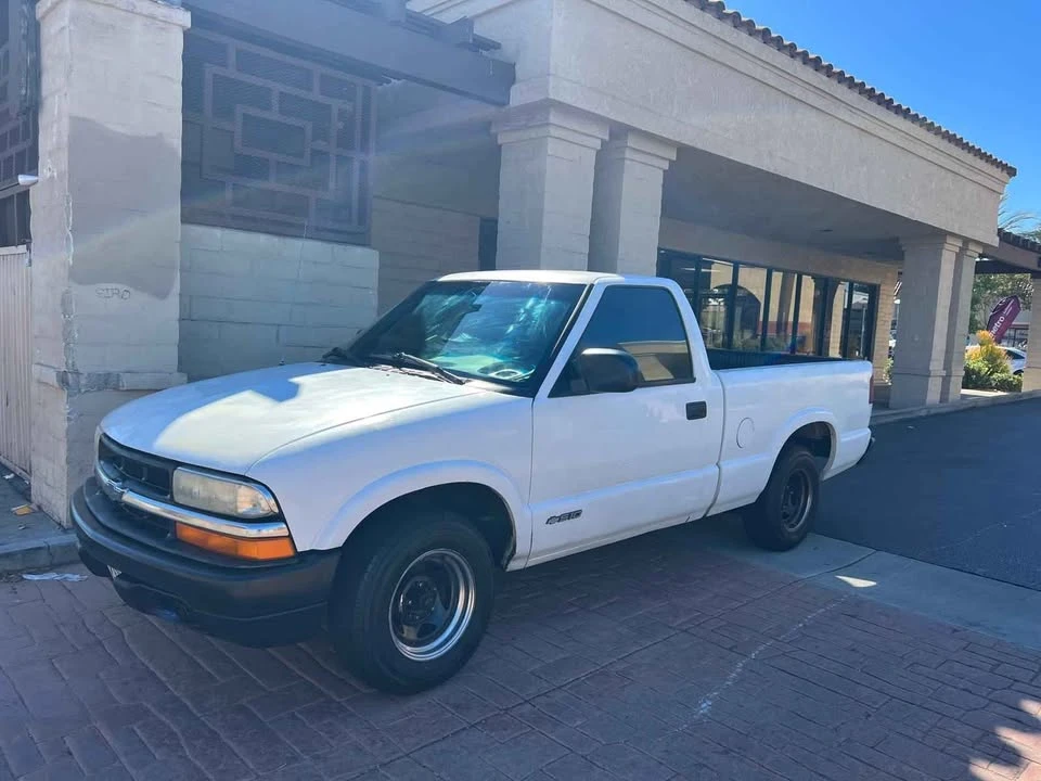 2000 Chevrolet S-10 - Image 2 of 9