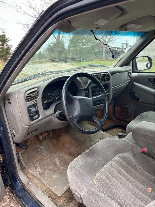 2000 Chevrolet S-10 - Image 3 of 3
