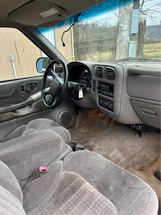 2000 Chevrolet S-10 - Image 2 of 3