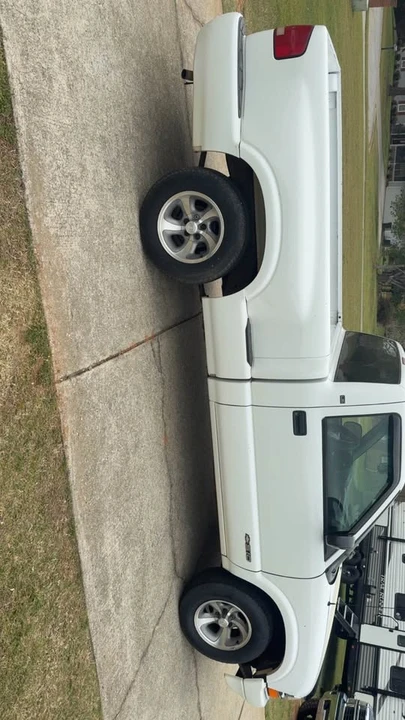 2000 Chevrolet S-10 - Image 3 of 12