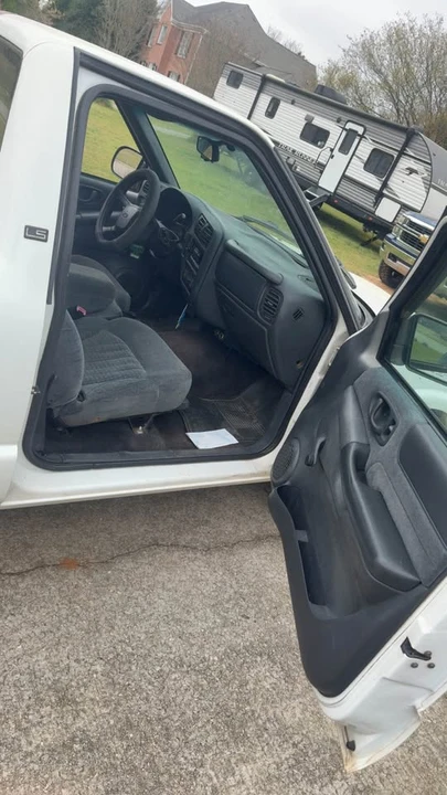 2000 Chevrolet S-10 - Image 6 of 12
