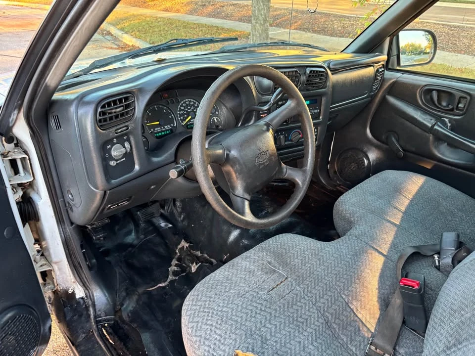 2000 Chevrolet S-10 - Image 7 of 8