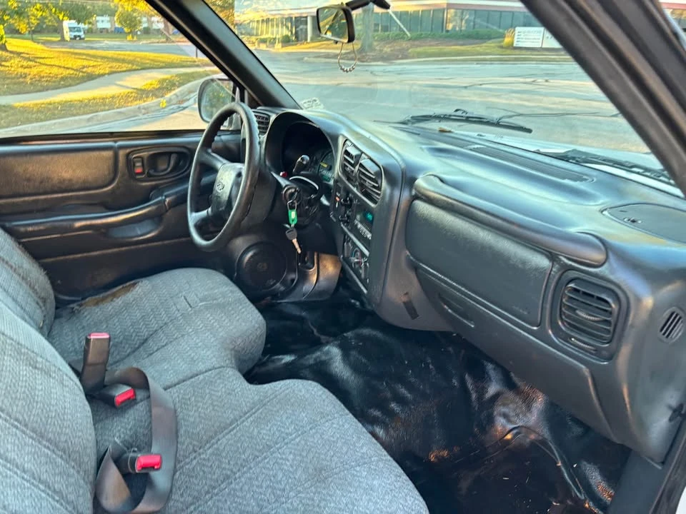2000 Chevrolet S-10 - Image 8 of 8