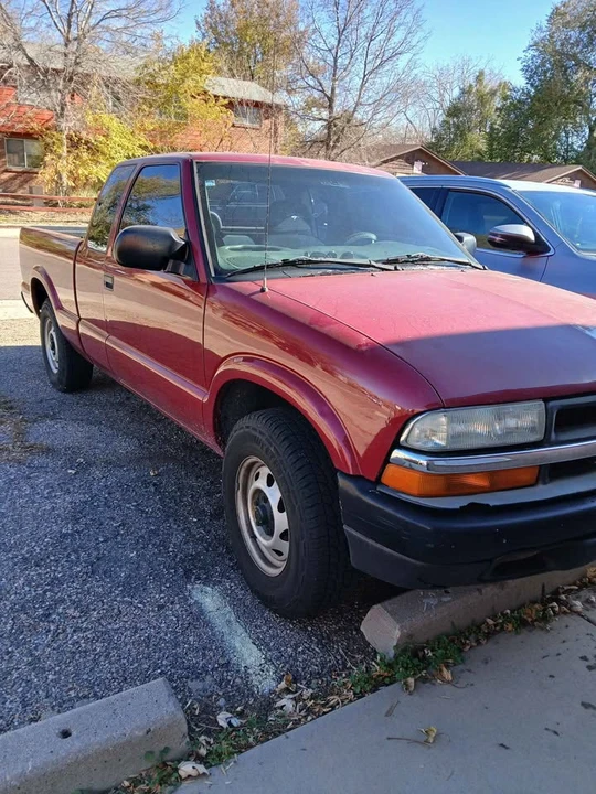 2000 Chevrolet S-10 - Image 3 of 3