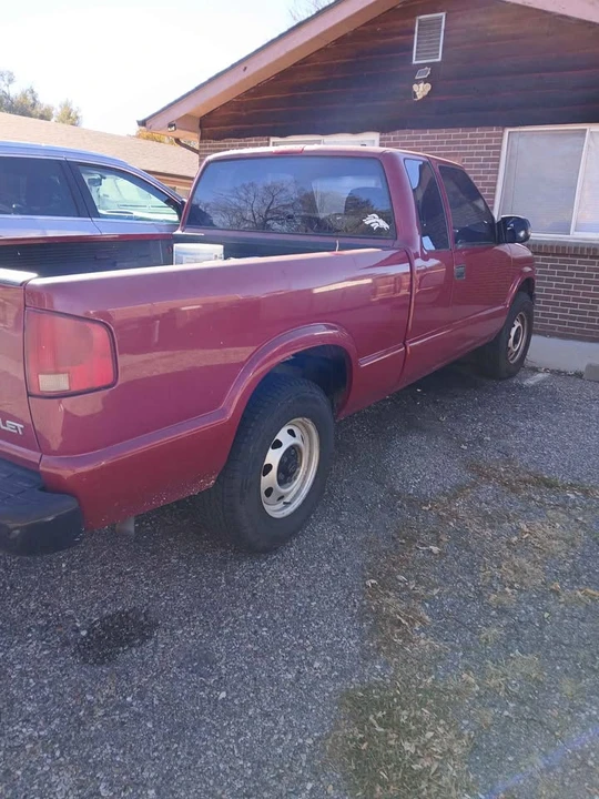 2000 Chevrolet S-10 - Image 2 of 3