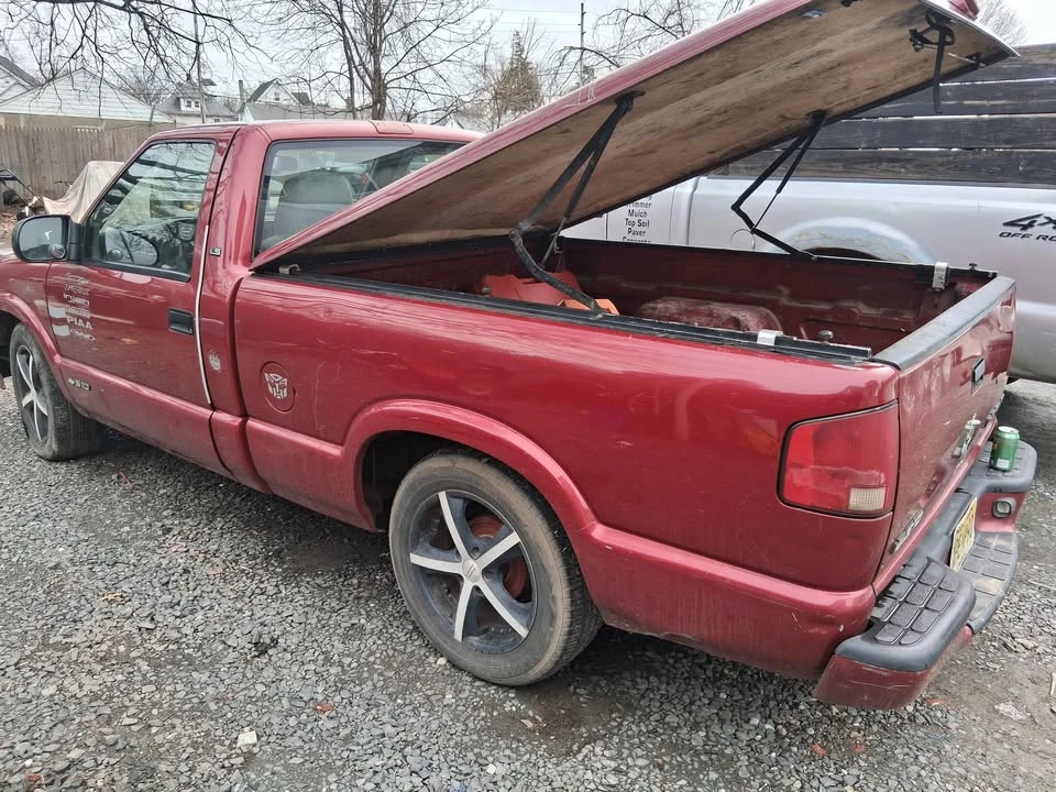 2000 Chevrolet S-10 - Image 2 of 2