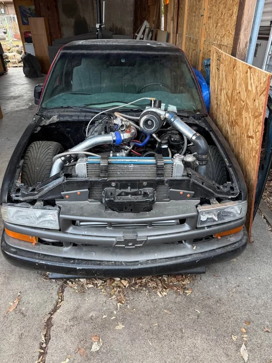 2000 Chevrolet S-10 - Image 2 of 11