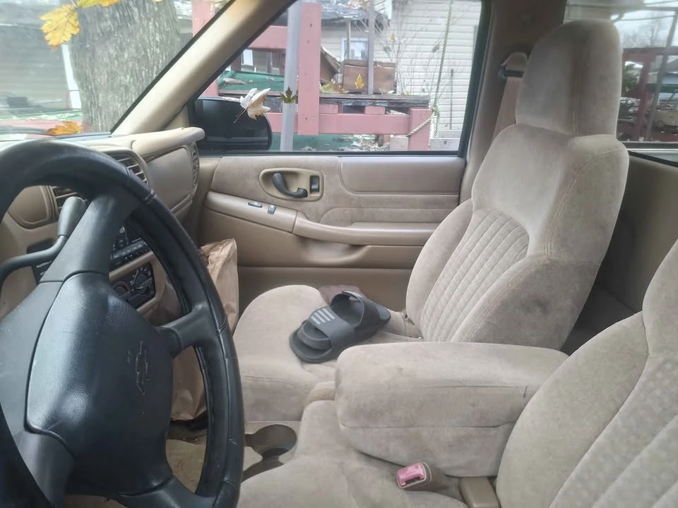 2000 Chevrolet S-10 - Image 3 of 3